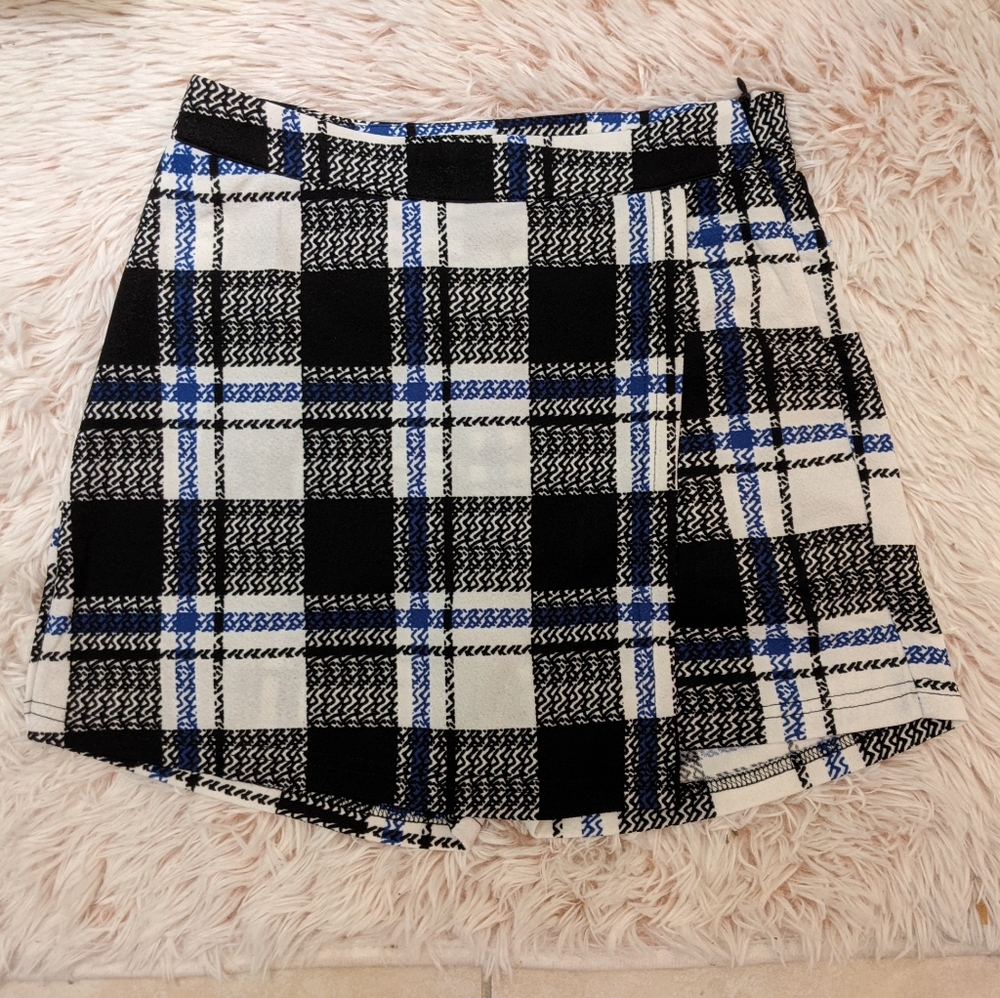 NWOT plaid skort